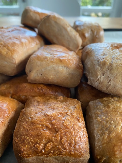 Hobby's? Mikkemannen en worstenbroodjes bakken